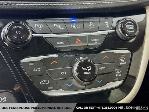 Used 2021 Chrysler Pacifica Limited w/ Premium & Safety Sphere Group image 16