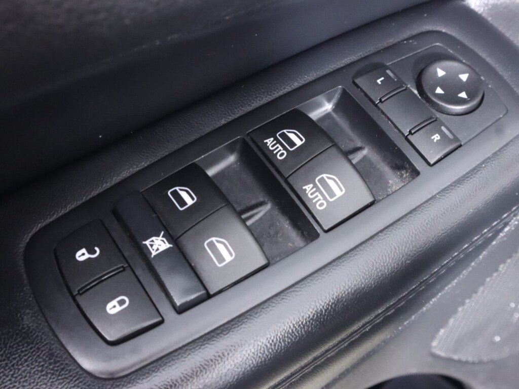 Used 2015 Jeep Grand Cherokee Laredo w/ Quick Order Package 23E AWD/4WD image 24