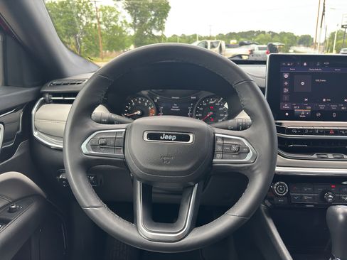 Used 2024 Jeep Compass Limited AWD/4WD image 4