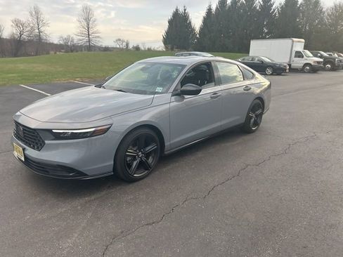 Used 2025 Honda Accord Sport image 3