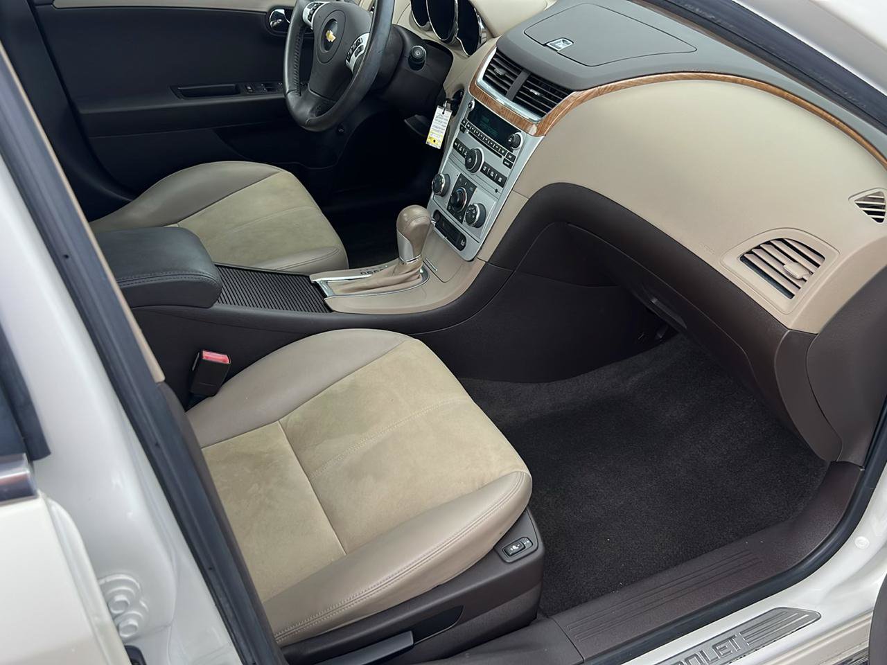 Used 2011 Chevrolet Malibu LT FWD image 8