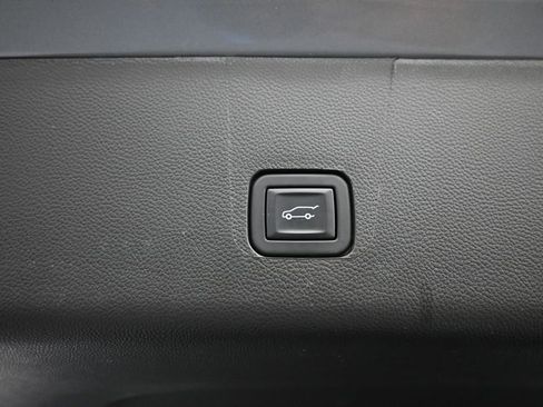 Used 2023 Chevrolet Traverse LT AWD/4WD image 23