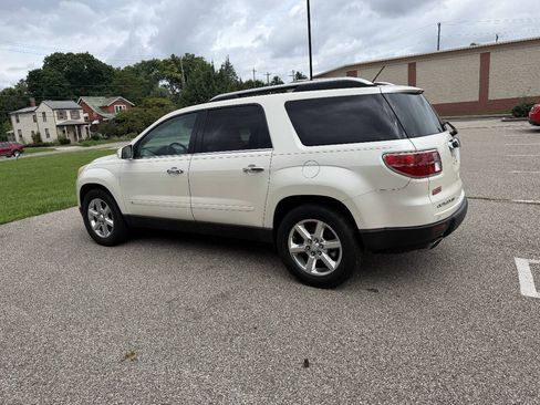 Used 2008 Saturn Outlook XR w/ Premium Trim Package FWD image 2