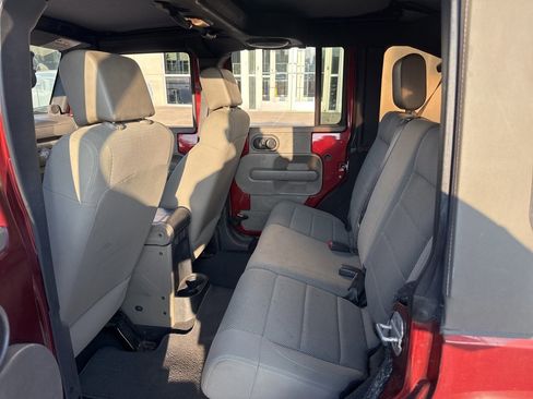 Used 2007 Jeep Wrangler Unlimited Sahara w/ Dual Top Group image 5