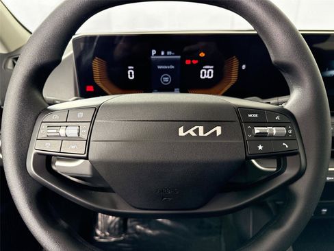 Used 2025 Kia K4 LX image 15