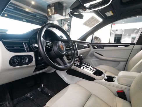 Certified 2023 Porsche Macan S AWD/4WD image 4