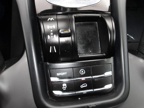 Used 2013 Porsche Cayenne image 22