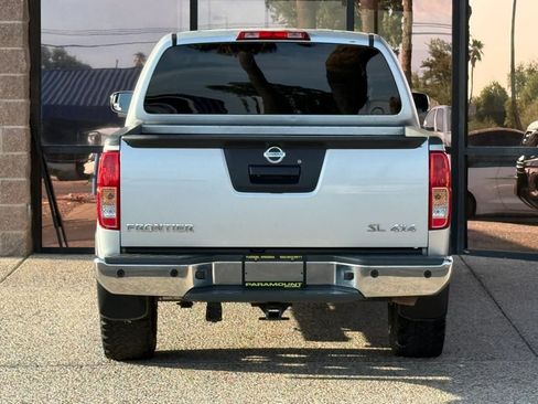 Used 2013 Nissan Frontier SL w/ Moonroof Pkg AWD/4WD image 9