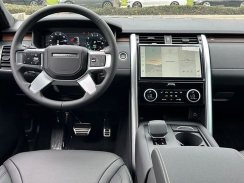 New 2025 Land Rover Discovery Dynamic SE image 25