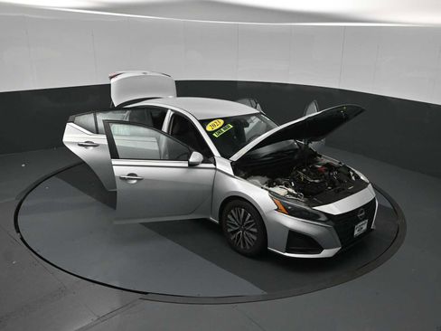 Used 2023 Nissan Altima 2.5 SV FWD image 55