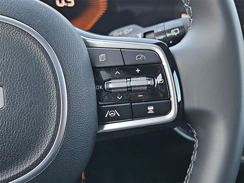 Certified 2025 Kia Sorento EX w/ Panoramic Sunroof Package image 26