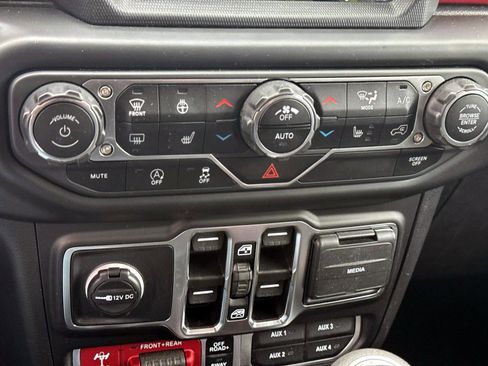 Used 2023 Jeep Wrangler Unlimited Rubicon w/ LED Lighting Group image 19