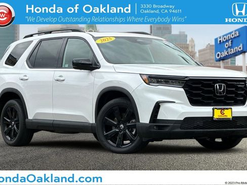 Used 2025 Honda Pilot Black Edition image 1
