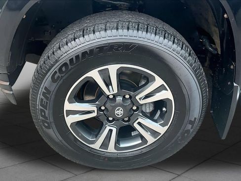 Certified 2018 Toyota Tacoma TRD Sport AWD/4WD image 11