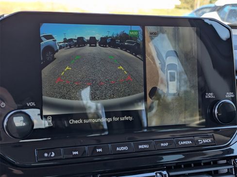 New 2025 Nissan Pathfinder SL image 12