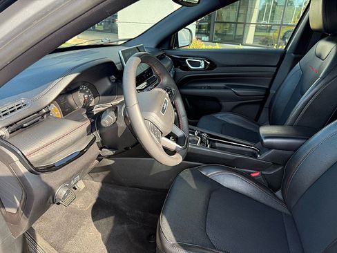 Used 2023 Jeep Compass Trailhawk AWD/4WD image 9