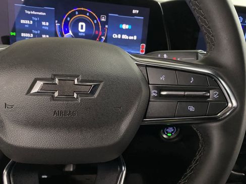 Used 2025 Chevrolet Suburban Z71 image 22