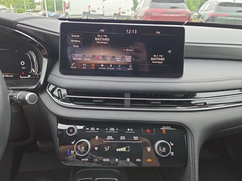 Used 2023 INFINITI QX60 Luxe w/ Performance Audio Package AWD/4WD image 13