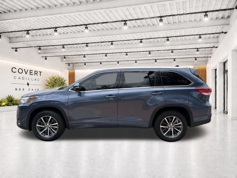 Used 2018 Toyota Highlander XLE FWD image 6