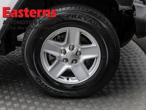 Used 2023 Jeep Gladiator Sport image 31