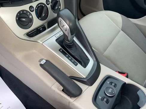 Used 2014 Ford Focus SE w/ SE Winter Package FWD image 22