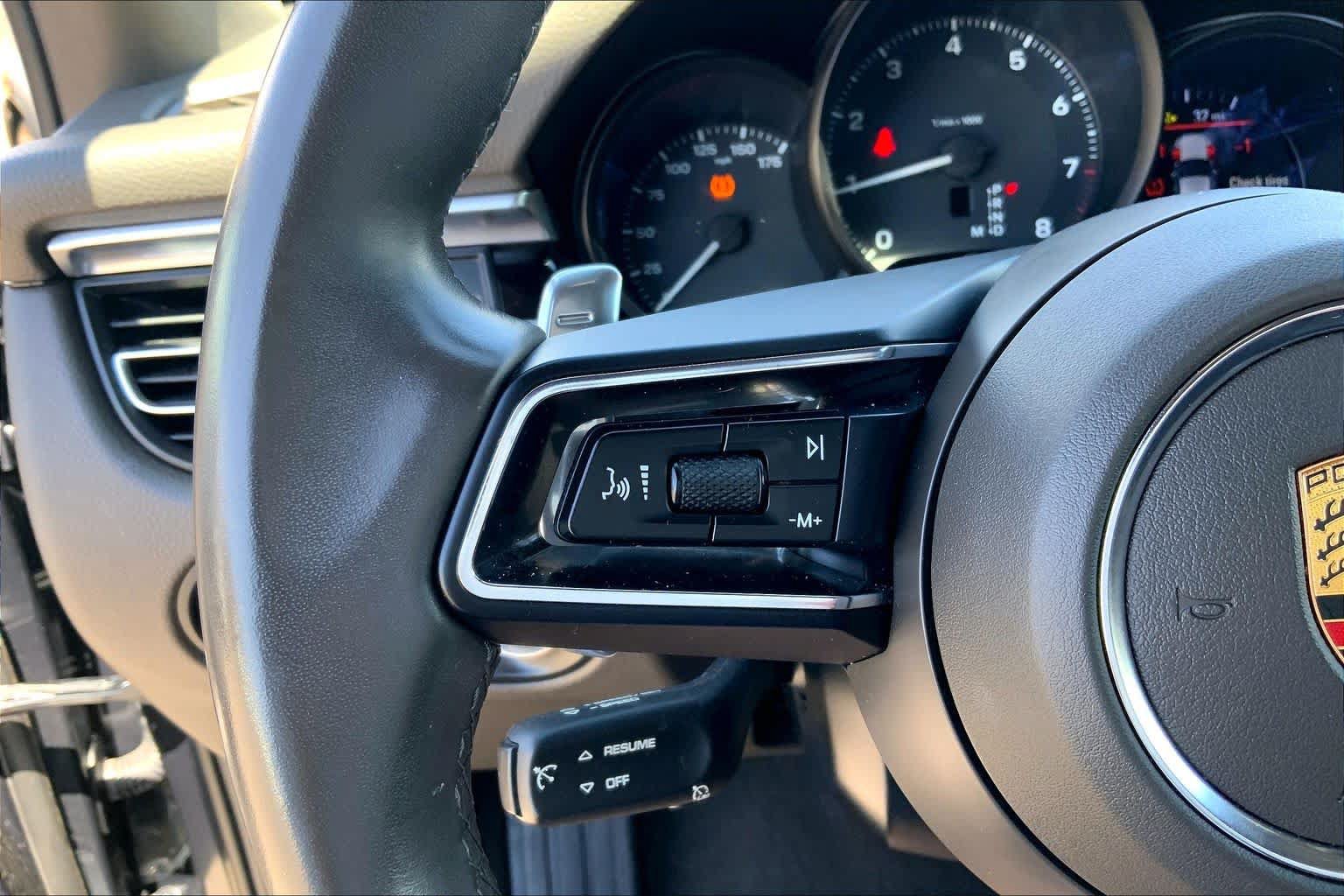 Used 2022 Porsche Macan AWD/4WD image 22