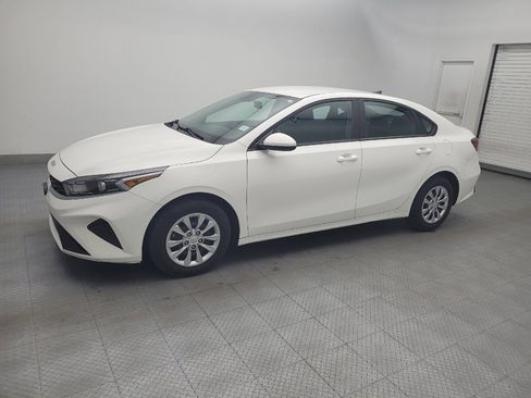 Used 2023 Kia Forte LX FWD image 2