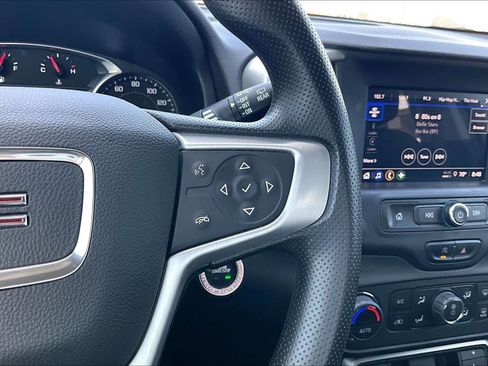 Used 2022 GMC Terrain SLE w/ Driver Convenience Package image 25