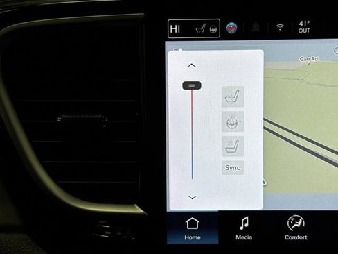 Used 2025 Chrysler Pacifica Limited image 8