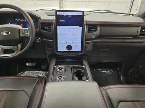 Used 2022 Ford Expedition Limited image 16