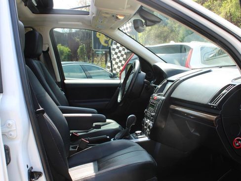 Used 2011 Land Rover LR2 HSE AWD/4WD image 30