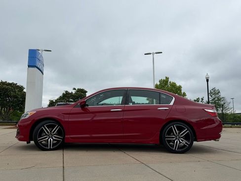Used 2017 Honda Accord Sport image 19