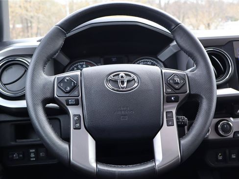 Used 2018 Toyota Tacoma Limited AWD/4WD image 16