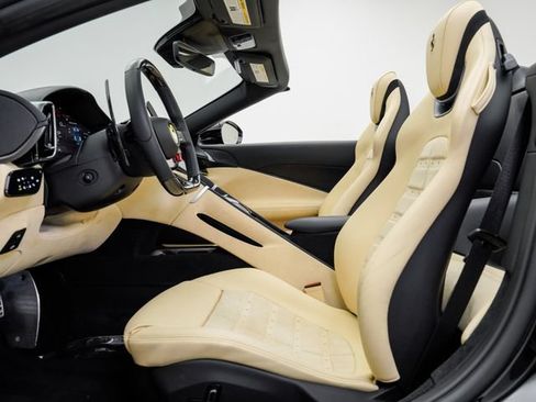Used 2026 Ferrari Roma Spider RWD image 12