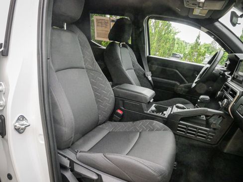 Used 2025 Toyota Tacoma SR AWD/4WD image 32