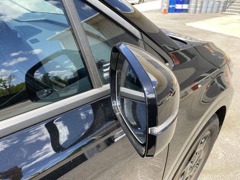 Used 2025 Kia Carnival FWD image 21