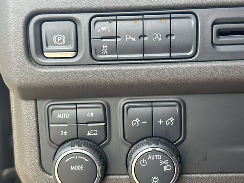 Used 2024 Chevrolet Suburban LT AWD/4WD image 29