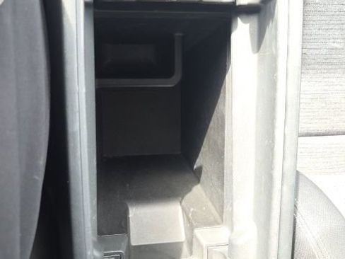 Used 2021 Nissan Rogue S image 33