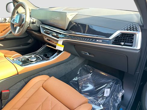 New 2026 BMW X5 xDrive40i w/ M Sport Package AWD/4WD image 23