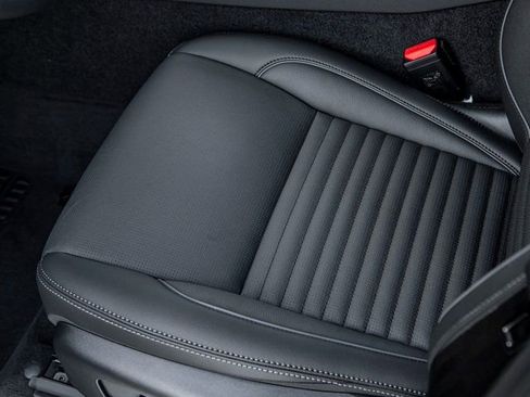 Used 2024 Land Rover Discovery Sport Dynamic SE image 15