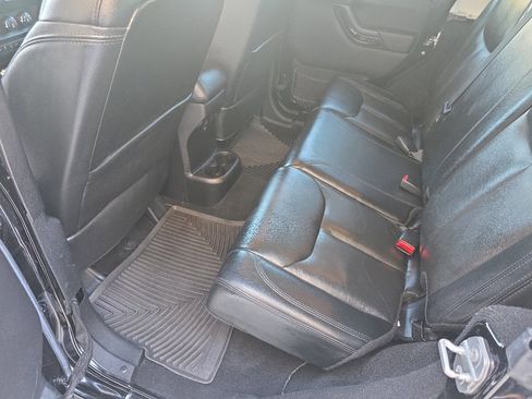 Used 2015 Jeep Wrangler Unlimited Sahara image 15