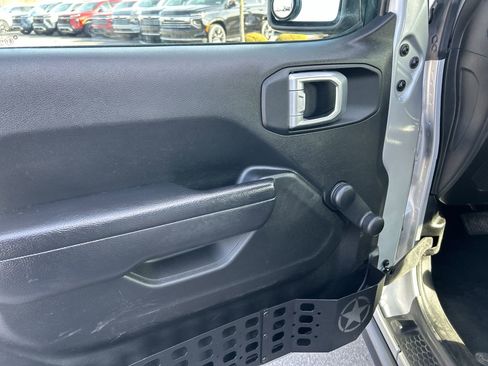 Used 2023 Jeep Gladiator Sport image 19