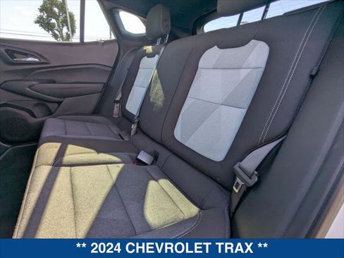 Used 2024 Chevrolet Trax RS w/ Driver Confidence Package image 21