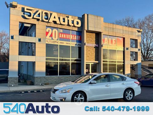 Used 2015 Nissan Altima 2.5 SV w/ Convenience Package image 1