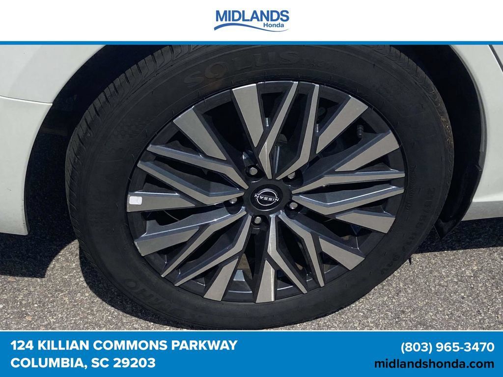 Used 2025 Nissan Altima 2.5 SV FWD image 7