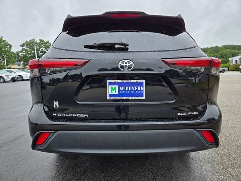 Used 2024 Toyota Highlander XLE AWD/4WD image 4