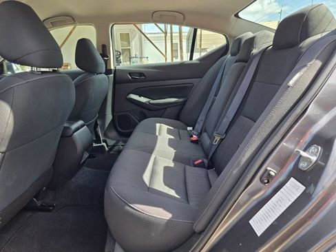 Used 2025 Nissan Altima 2.5 SV FWD image 25