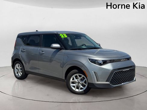 Certified 2023 Kia Soul LX w/ LX Technology Package FWD image 2