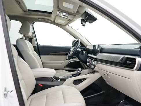 Used 2023 Kia Telluride EX w/ EX Captain's Chair Package AWD/4WD image 13
