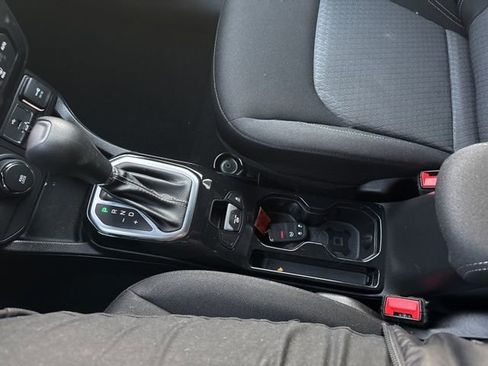 Used 2021 Jeep Renegade Latitude image 19